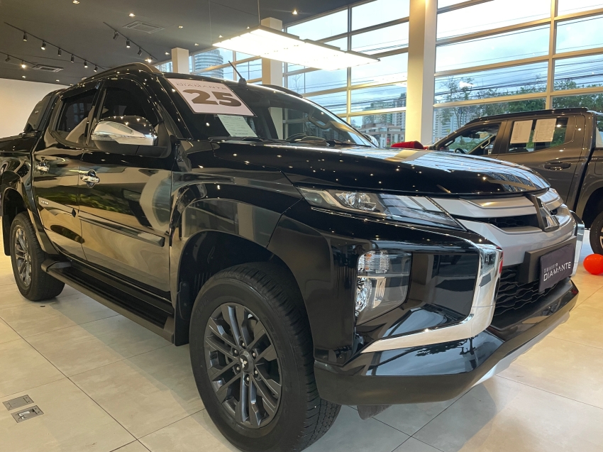 mitsubishi l200 triton 2.4 turbo diesel 4x4 at sport hpe 4p automatico 2025