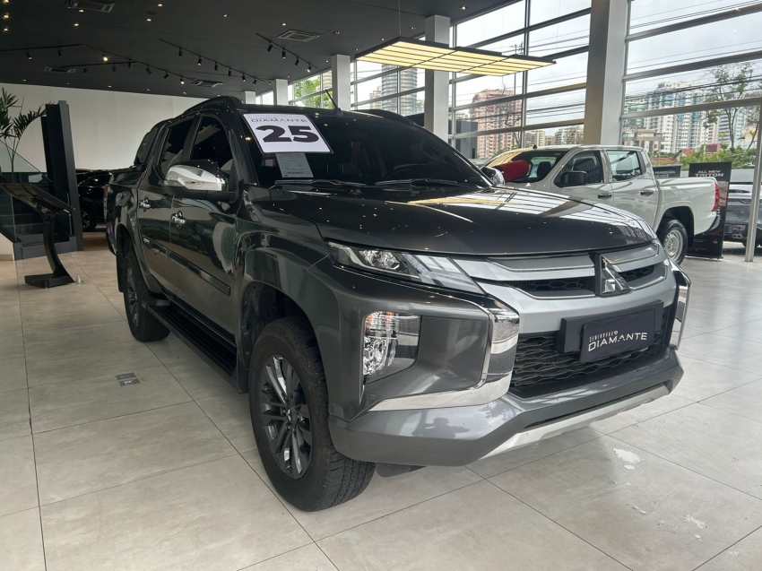 mitsubishi l200 triton 2.4 16v turbo diesel sport hpe cd 4p 4x4 automatico 2025