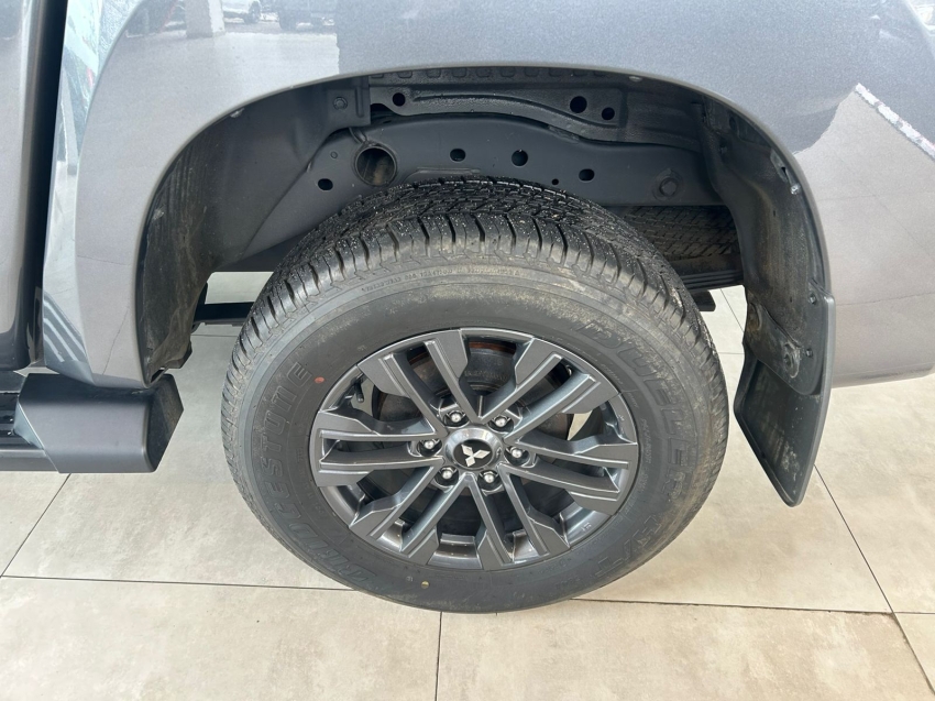 mitsubishi l200 triton 2.4 16v turbo diesel sport hpe cd 4p 4x4 automatico 202513