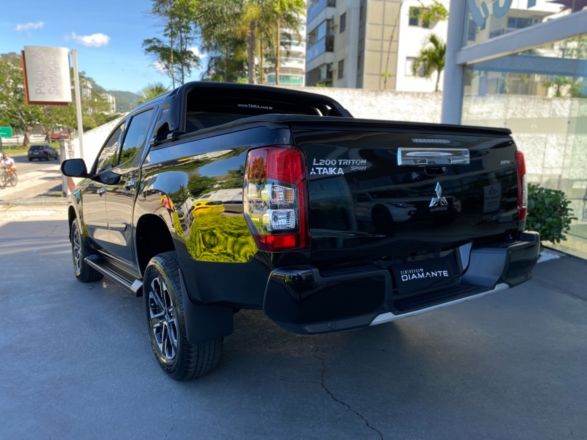 mitsubishi l200 triton 2.4 16v turbo diesel sport hpe-s cd 4p 4x4 automatico 2025