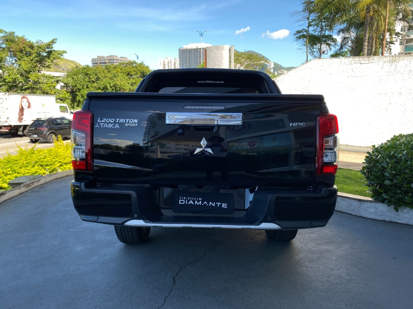 mitsubishi l200 triton 2.4 16v turbo diesel sport hpe-s cd 4p 4x4 automatico 2025