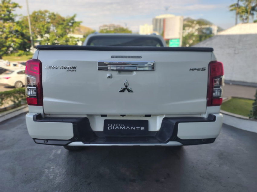 mitsubishi l200 triton 2.4 16v turbo diesel sport hpe-s cd 4p 4x4 automatico 2024