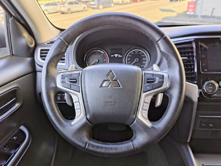 mitsubishi l200 triton 2.4 16v turbo diesel sport hpe-s cd 4p 4x4 automatico 2024