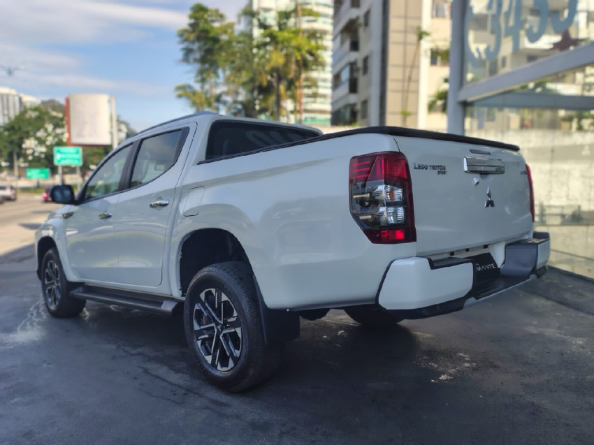 mitsubishi l200 triton 2.4 16v turbo diesel sport hpe-s cd 4p 4x4 automatico 2024