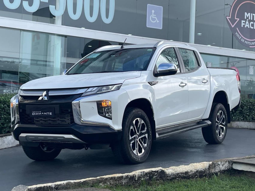 mitsubishi l200 triton 2.4 16v turbo diesel sport hpe-s cd 4p 4x4 automatico 2024