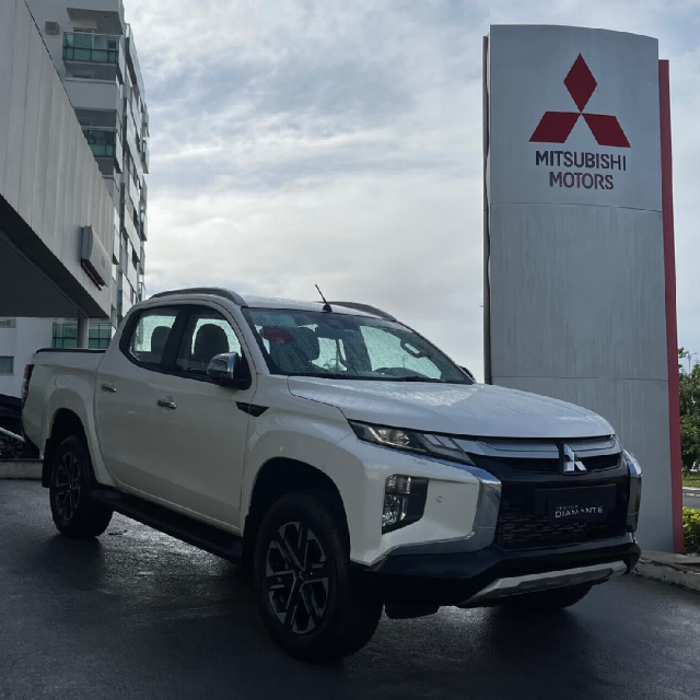 mitsubishi l200 triton 2.4 16v turbo diesel sport hpe-s cd 4p 4x4 automatico 2024