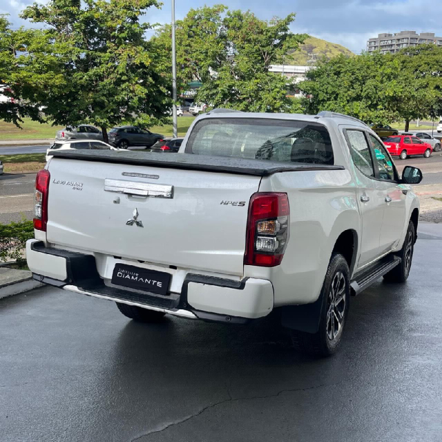 mitsubishi l200 triton 2.4 16v turbo diesel sport hpe-s cd 4p 4x4 automatico 2024