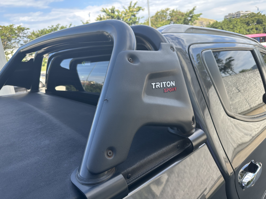 mitsubishi l200 triton 2.4 16v turbo diesel sport hpe-s cd 4p 4x4 automatico 2023