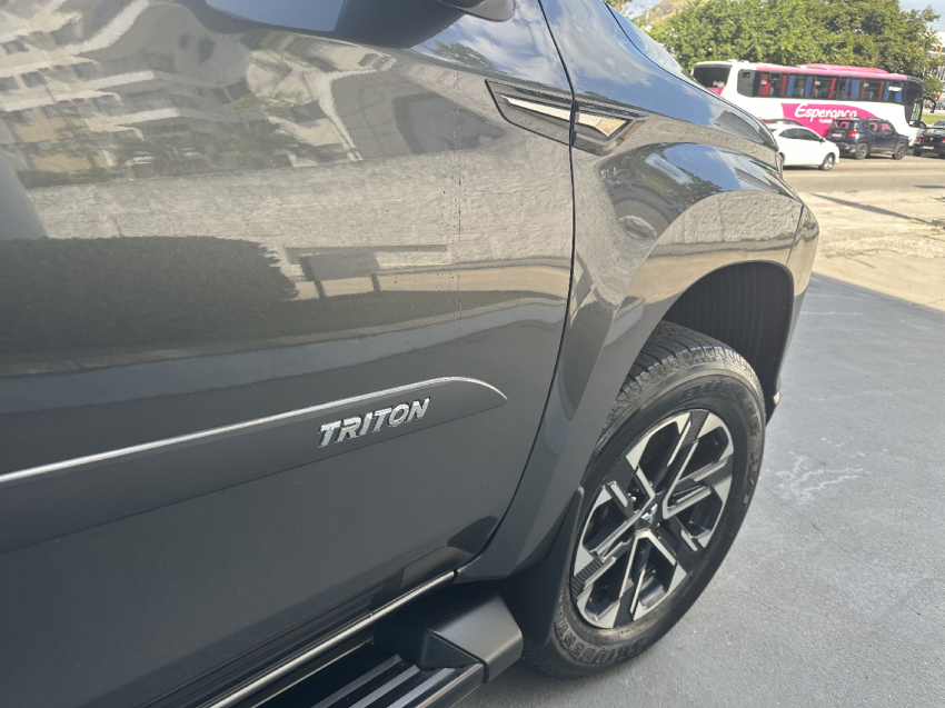 mitsubishi l200 triton 2.4 16v turbo diesel sport hpe-s cd 4p 4x4 automatico 2023