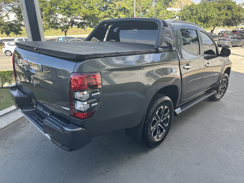 mitsubishi l200 triton 2.4 16v turbo diesel sport hpe-s cd 4p 4x4 automatico 2023
