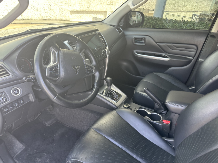 mitsubishi l200 triton 2.4 16v turbo diesel sport hpe-s cd 4p 4x4 automatico 2023
