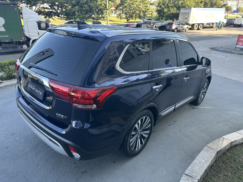 mitsubishi outlander 2.2 mivec di-d diesel hpe-s awd automatico 4p 2020