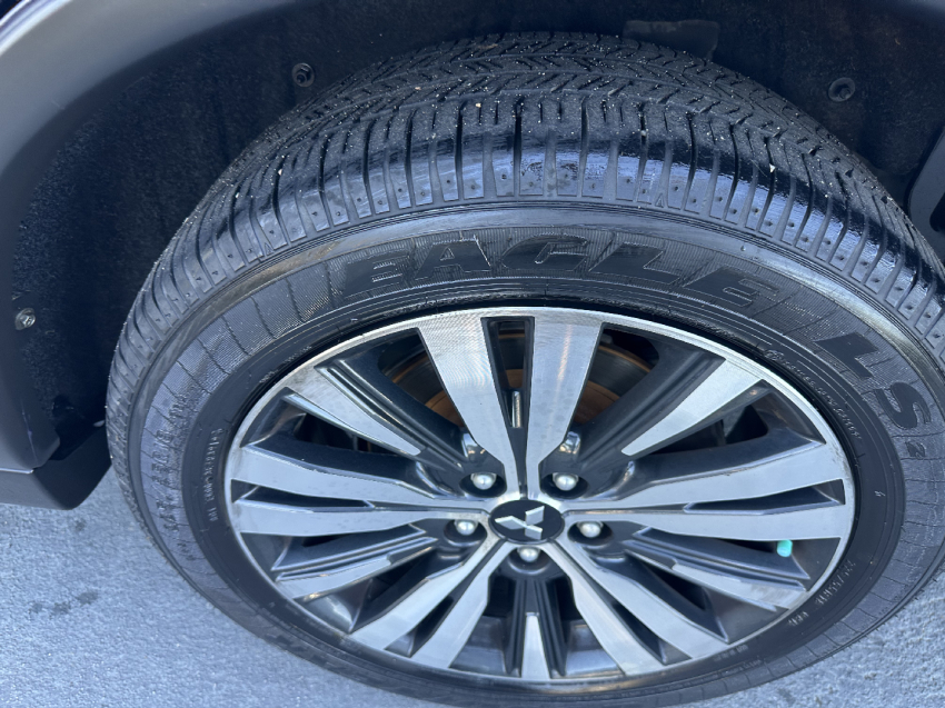 mitsubishi outlander 2.2 mivec di-d diesel hpe-s awd automatico 4p 2020