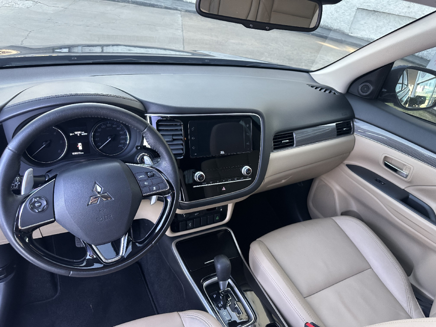 mitsubishi outlander 2.2 mivec di-d diesel hpe-s awd automatico 4p 2020