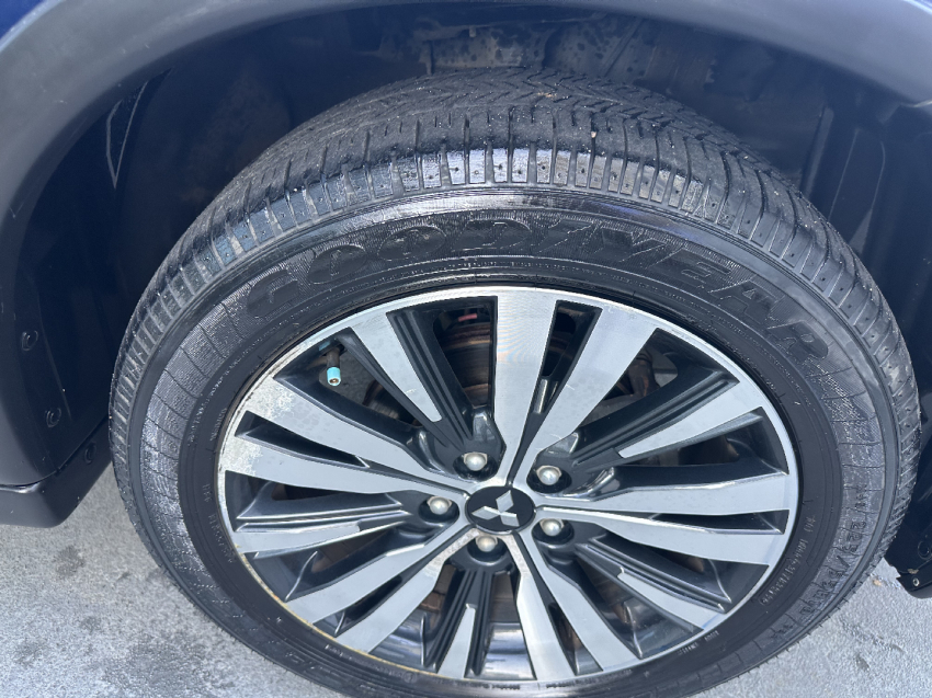 mitsubishi outlander 2.2 mivec di-d diesel hpe-s awd automatico 4p 2020