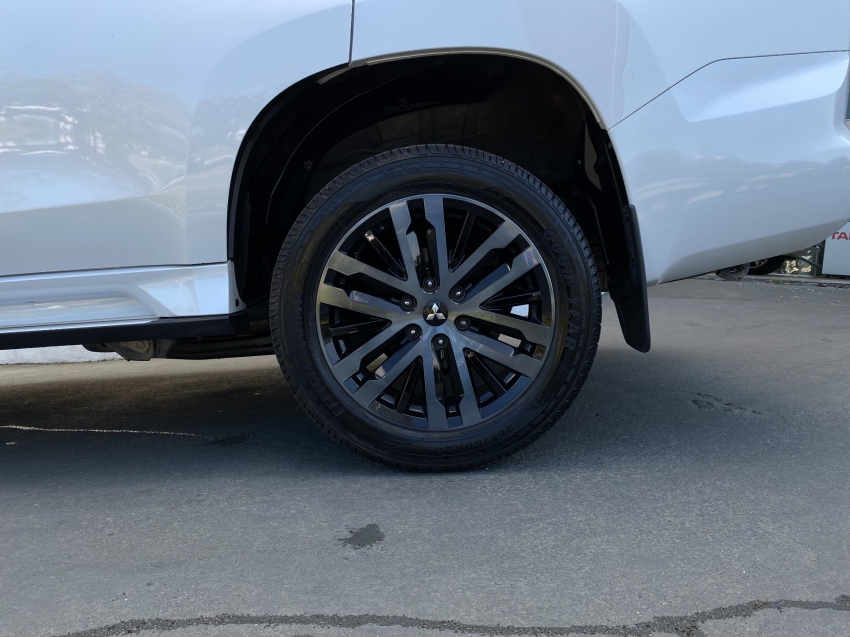 mitsubishi pajero sport 2.4 16v mivec turbo diesel legend awd automatico 4p 2024