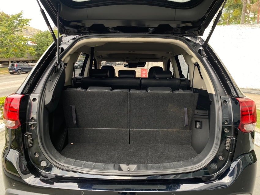 mitsubishi outlander 2.2 mivec di-d diesel hpe-s awd automatico 4p 2022