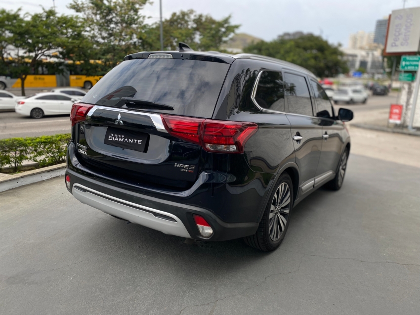 mitsubishi outlander 2.2 mivec di-d diesel hpe-s awd automatico 4p 2022