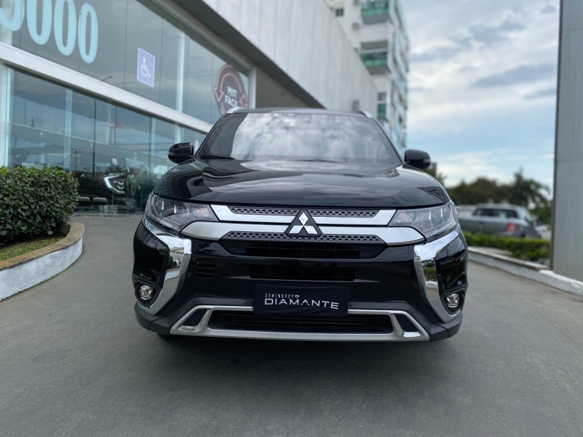 mitsubishi outlander 2.2 mivec di-d diesel hpe-s awd automatico 4p 2022