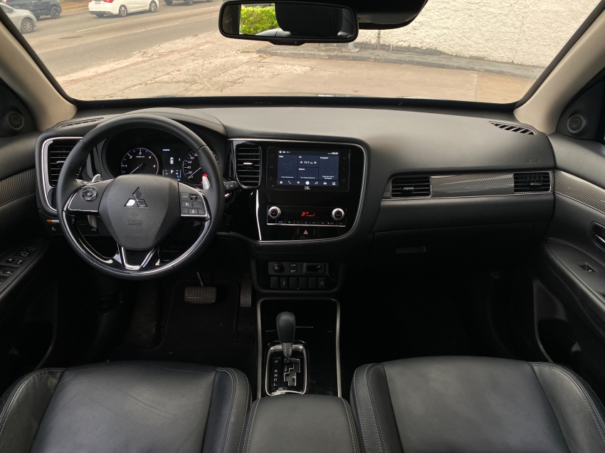 mitsubishi outlander 2.2 mivec di-d diesel hpe-s awd automatico 4p 2022