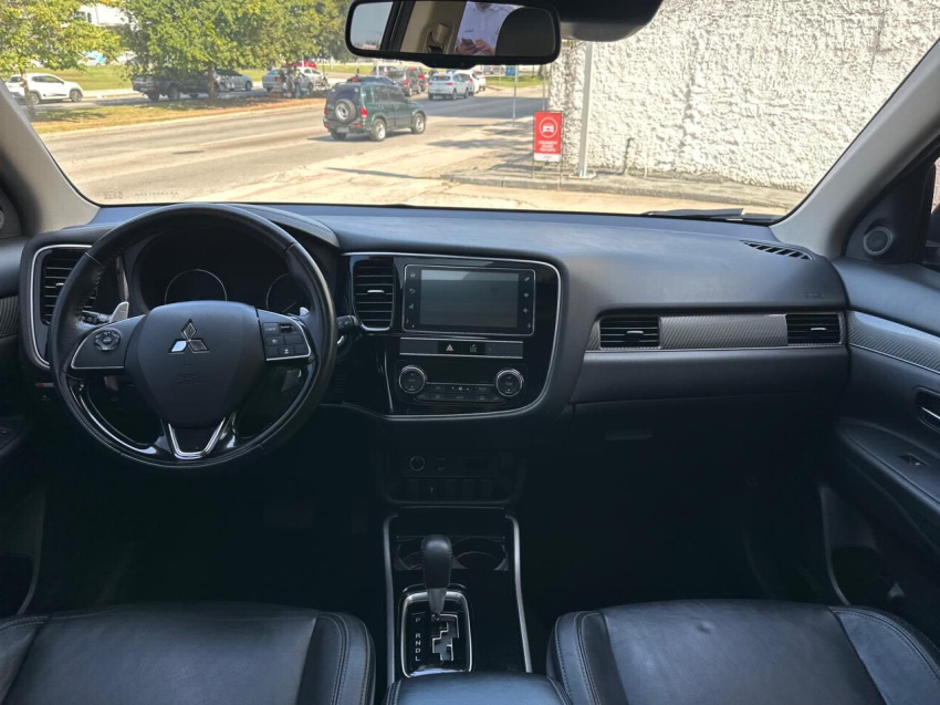 mitsubishi outlander 3.0 mivec v6 gasolina hpe-s awd automatico 4p 2019