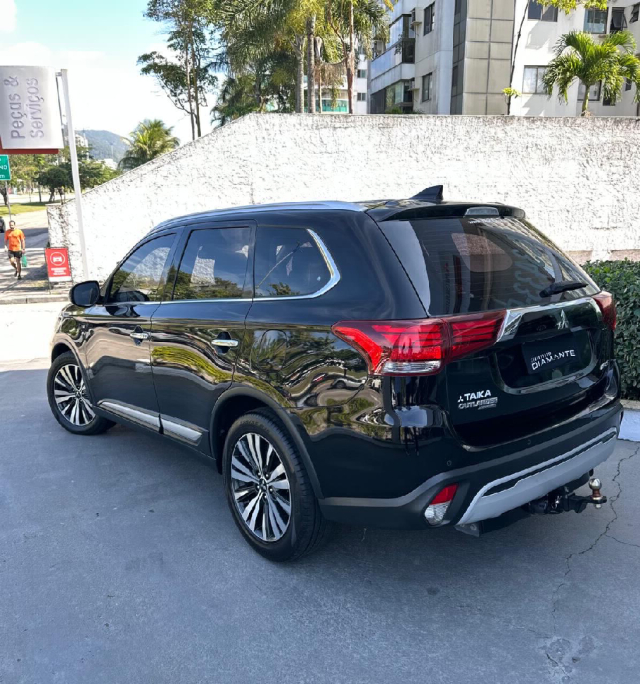 mitsubishi outlander 3.0 mivec v6 gasolina hpe-s awd automatico 4p 2019