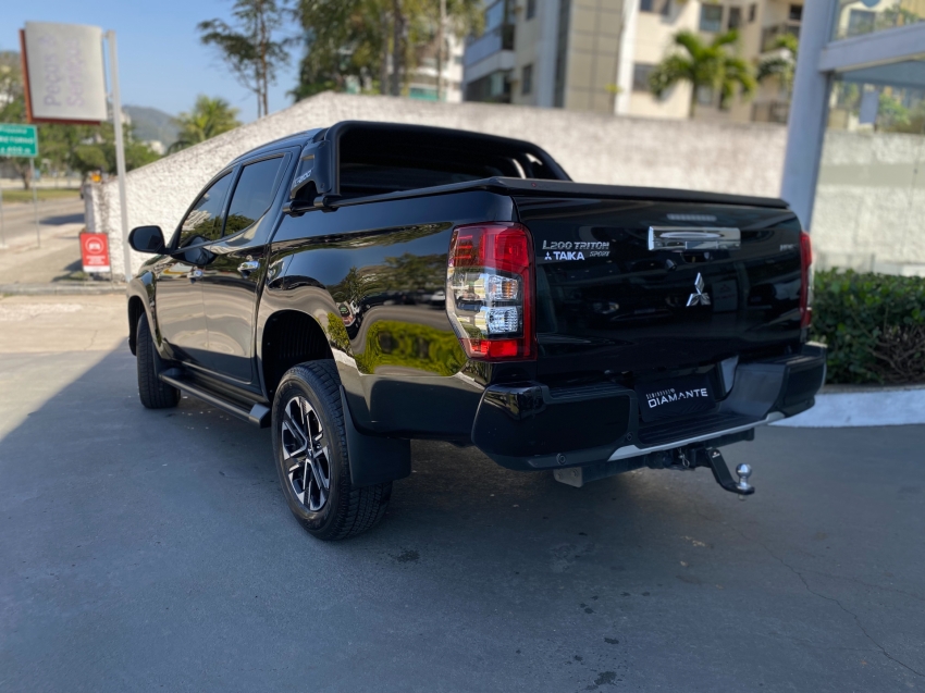 mitsubishi l200 triton 2.4 16v turbo diesel sport hpe-s cd 4p 4x4 automatico 2024