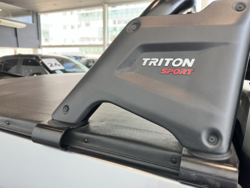 mitsubishi l200 triton 2.4 16v turbo diesel sport hpe-s cd 4p 4x4 automatico 202521