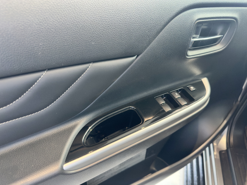 mitsubishi l200 triton 2.4 16v turbo diesel sport hpe-s cd 4p 4x4 automatico 202514