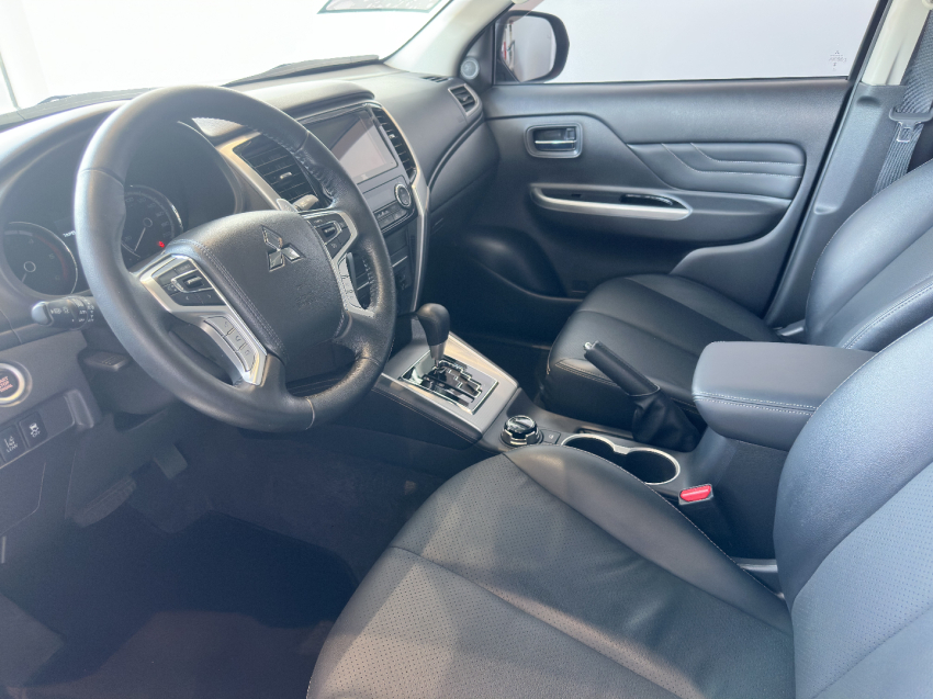 mitsubishi l200 triton 2.4 16v turbo diesel sport hpe-s cd 4p 4x4 automatico 202513