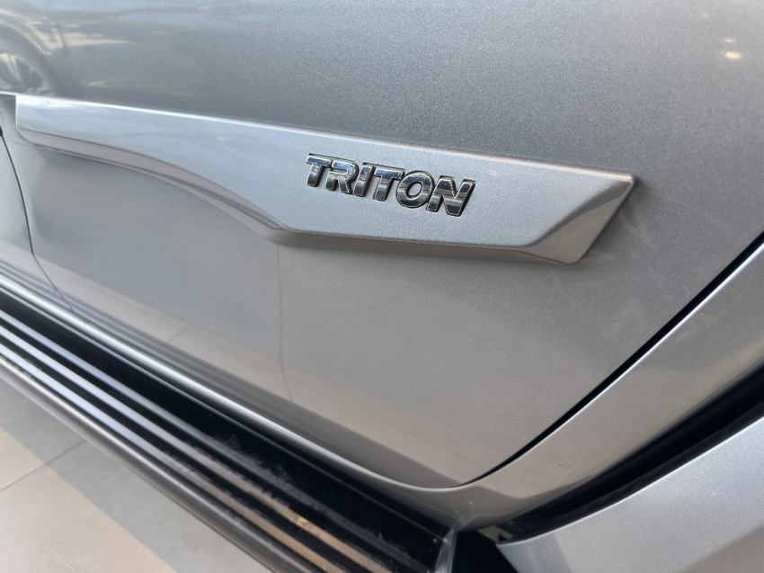 mitsubishi l200 triton 2.4 16v turbo diesel sport hpe-s cd 4p 4x4 automatico 202516