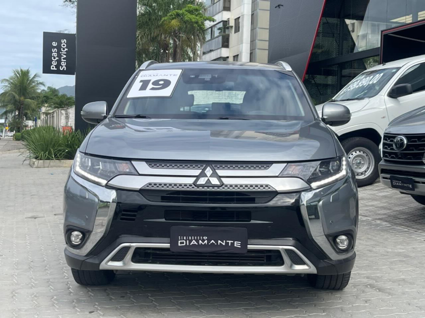 mitsubishi outlander 2.2 mivec di-d diesel hpe-s awd automatico 4p 2019