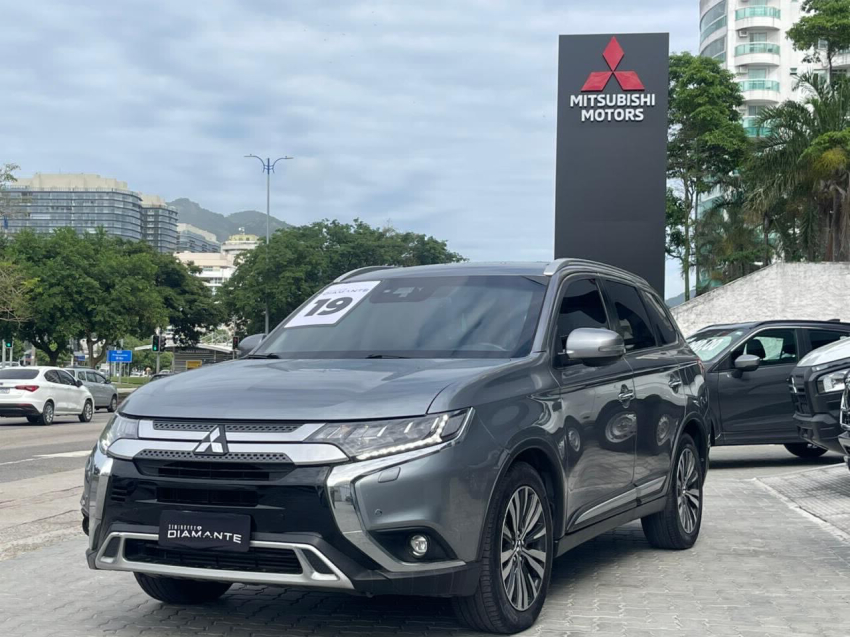 mitsubishi outlander 2.2 mivec di-d diesel hpe-s awd automatico 4p 201910