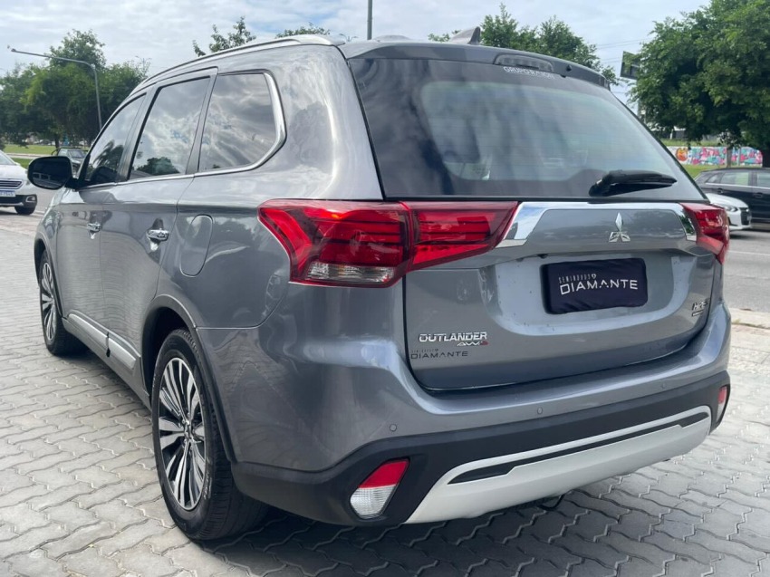mitsubishi outlander 2.2 mivec di-d diesel hpe-s awd automatico 4p 20197