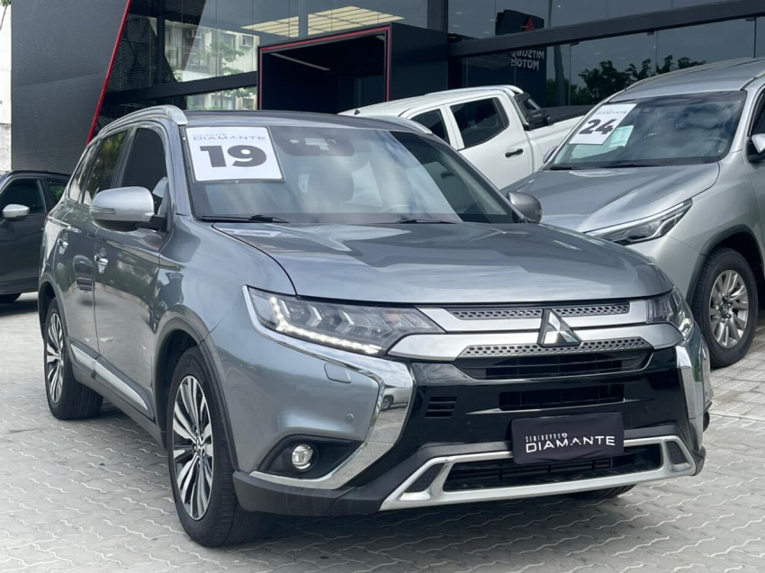 mitsubishi outlander 2.2 mivec di-d diesel hpe-s awd automatico 4p 20191