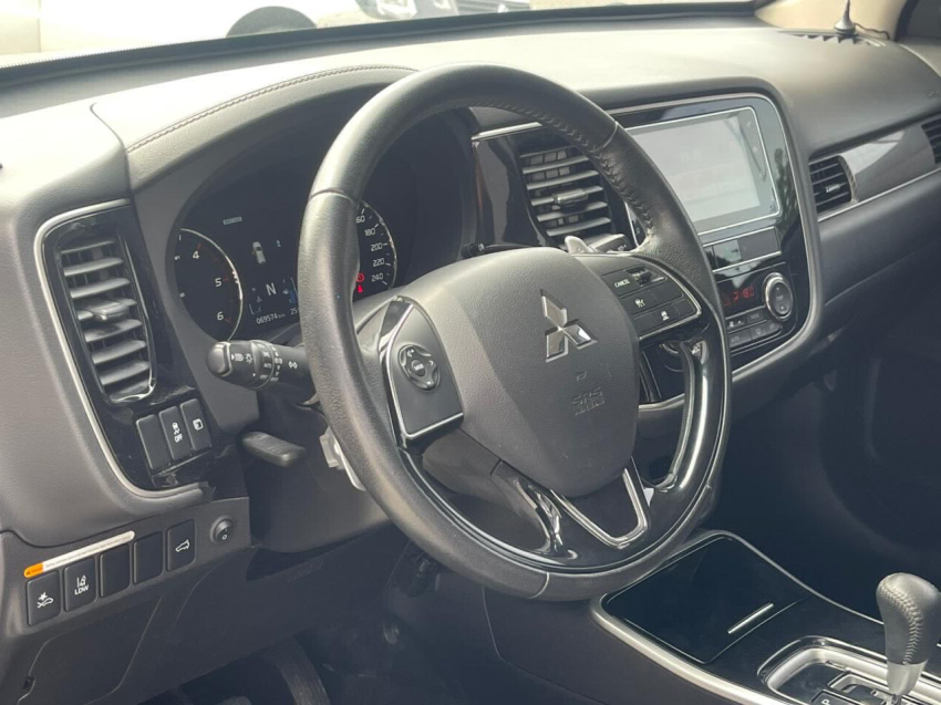 mitsubishi outlander 2.2 mivec di-d diesel hpe-s awd automatico 4p 20194