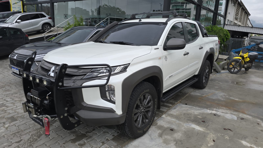 mitsubishi l200 triton 2.4 16v turbo diesel sport outdoor plus cd 4p 4x4 automatico 20251