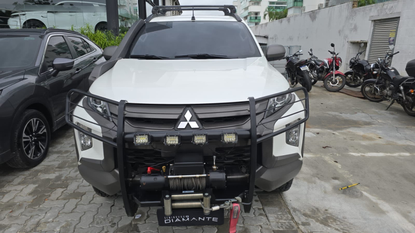 mitsubishi l200 triton 2.4 16v turbo diesel sport outdoor plus cd 4p 4x4 automatico 2025