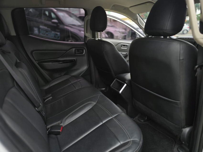 mitsubishi l200 triton 2.4 16v turbo diesel sport outdoor plus cd 4p 4x4 automatico 202512