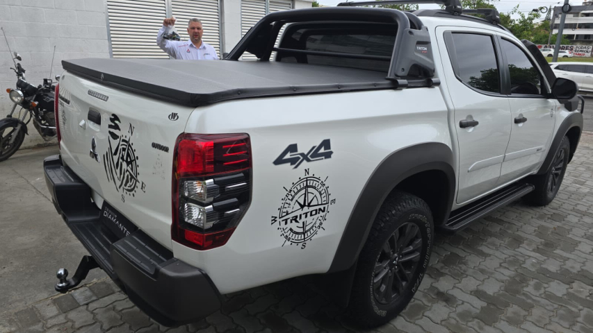 mitsubishi l200 triton 2.4 16v turbo diesel sport outdoor plus cd 4p 4x4 automatico 20258