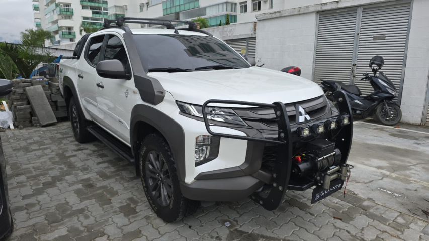 mitsubishi l200 triton 2.4 16v turbo diesel sport outdoor plus cd 4p 4x4 automatico 20252