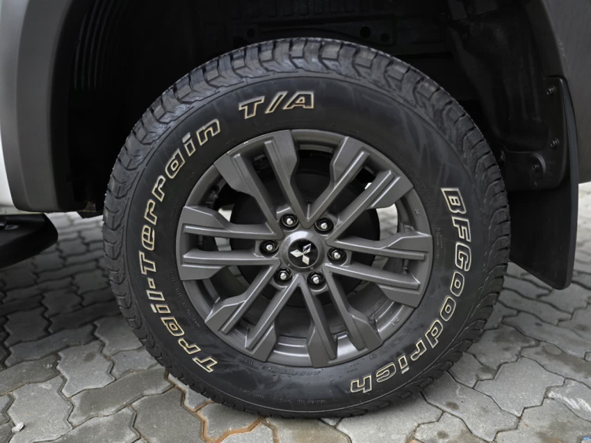 mitsubishi l200 triton 2.4 16v turbo diesel sport outdoor plus cd 4p 4x4 automatico 20255