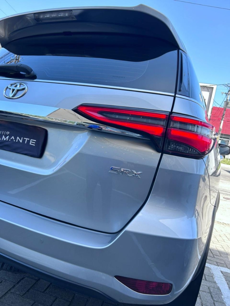 toyota hilux sw4 2.8 d-4d turbo diesel srx 7l 4x4 automatico 4p 202415