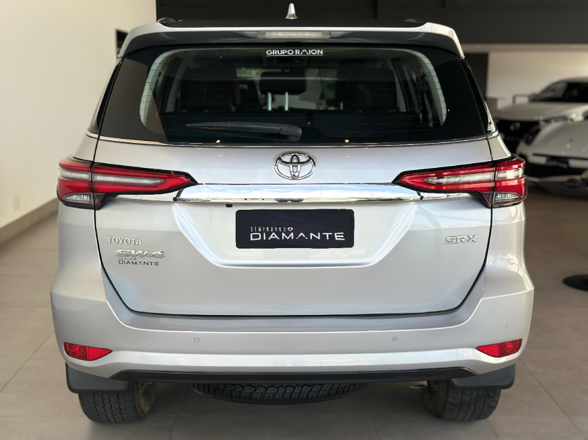 toyota hilux sw4 2.8 d-4d turbo diesel srx 7l 4x4 automatico 4p 20249