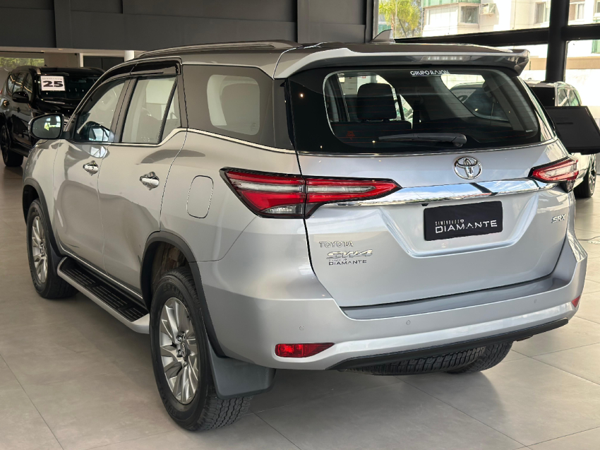 toyota hilux sw4 2.8 d-4d turbo diesel srx 7l 4x4 automatico 4p 20248