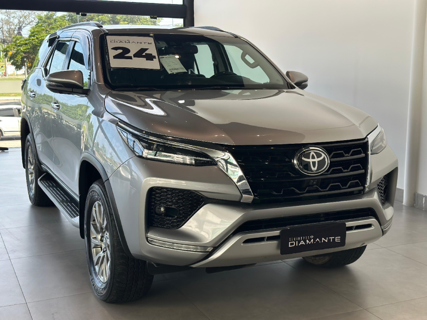 toyota hilux sw4 2.8 d-4d turbo diesel srx 7l 4x4 automatico 4p 20241