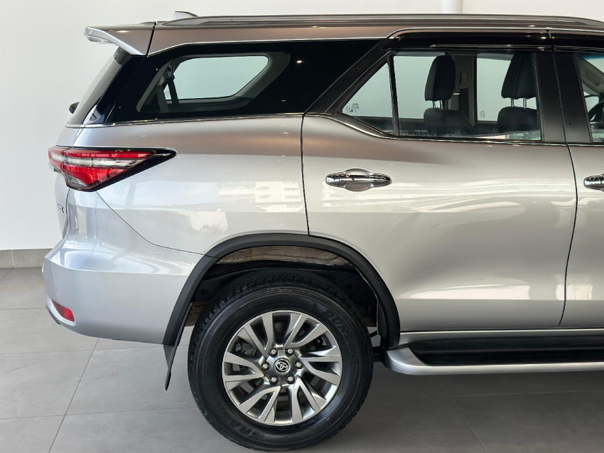 toyota hilux sw4 2.8 d-4d turbo diesel srx 7l 4x4 automatico 4p 20243