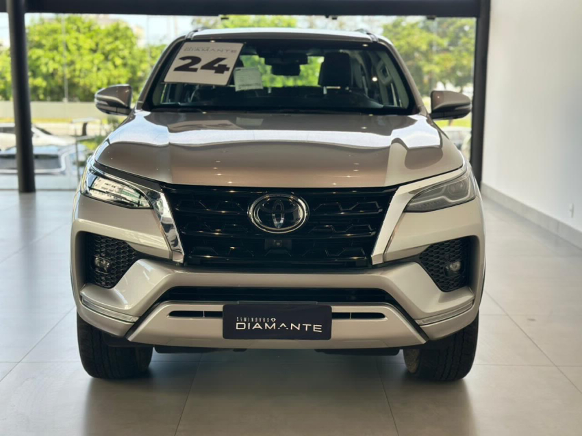 toyota hilux sw4 2.8 d-4d turbo diesel srx 7l 4x4 automatico 4p 2024