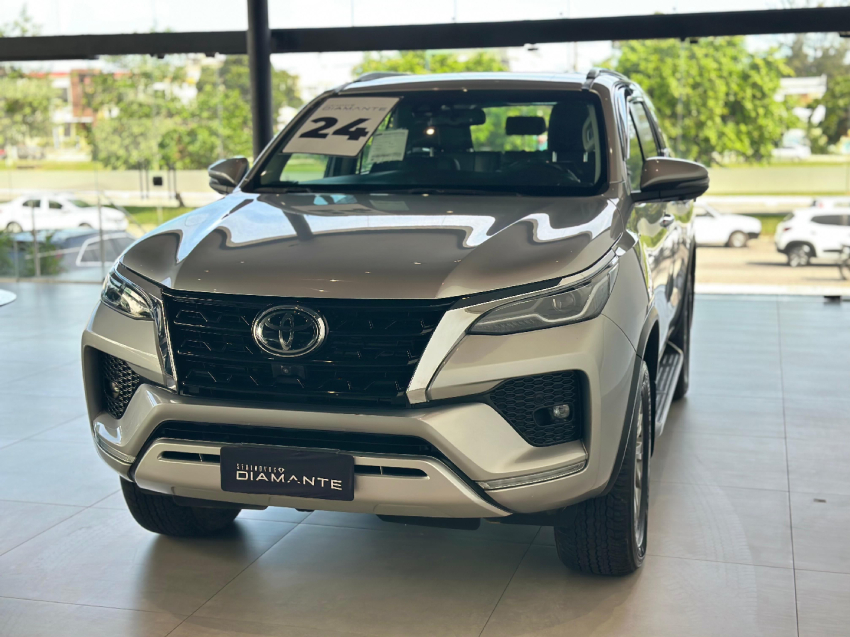 toyota hilux sw4 2.8 d-4d turbo diesel srx 7l 4x4 automatico 4p 20244