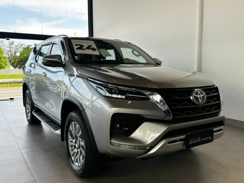 toyota hilux sw4 2.8 d-4d turbo diesel srx 7l 4x4 automatico 4p 202420